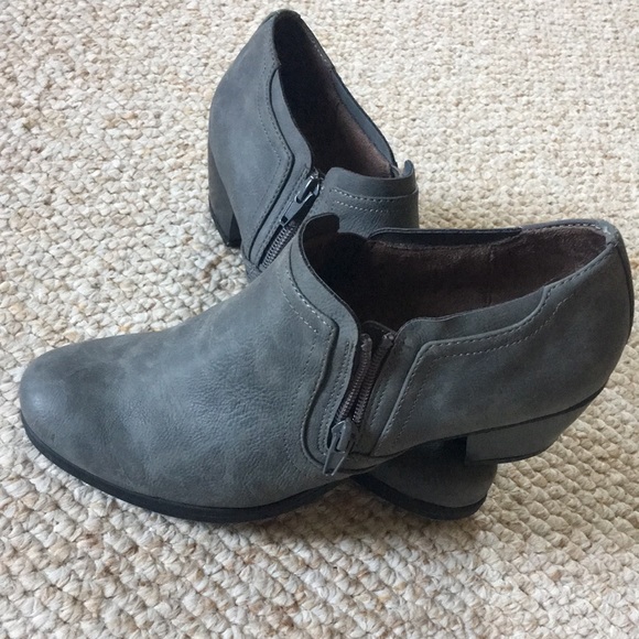 Natural Sole Shoes - GREY ZIP BOOTIES